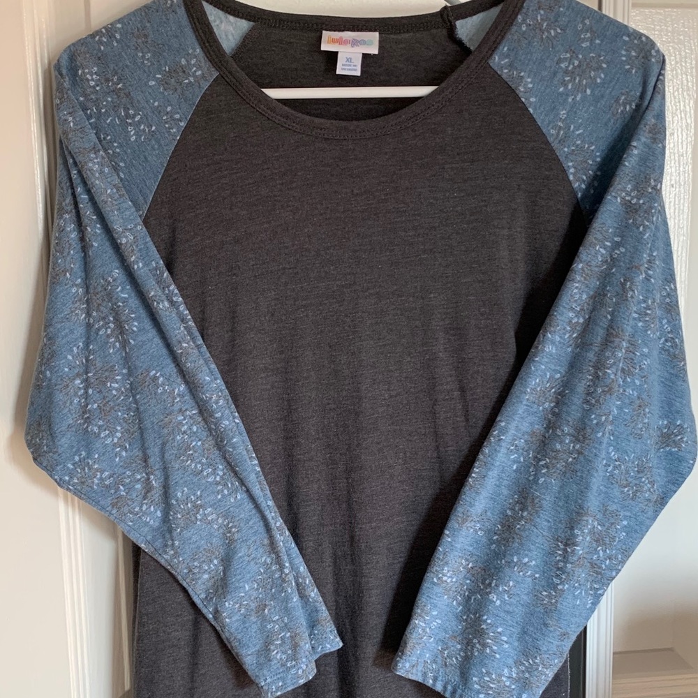 LulaRoe Dandelion Raglan Shirt